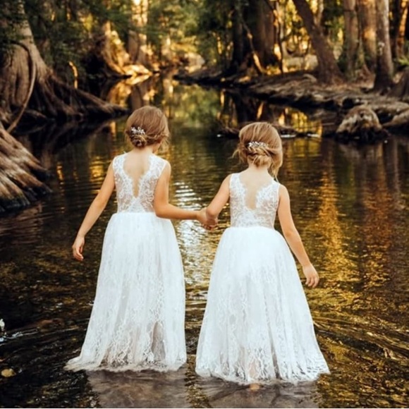 Never worn, white lace flower girl dress - Picture 3 of 6